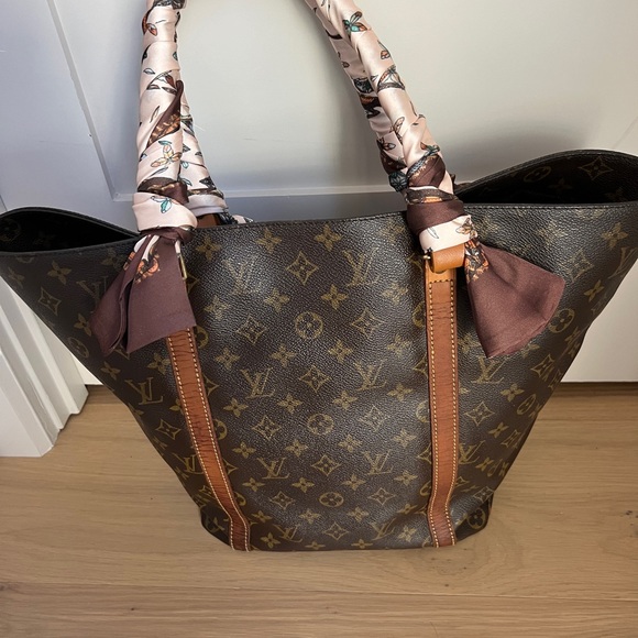Authentic Louis Vuitton Monogram Tote Bag/monogram sac - Picture 4 of 8
